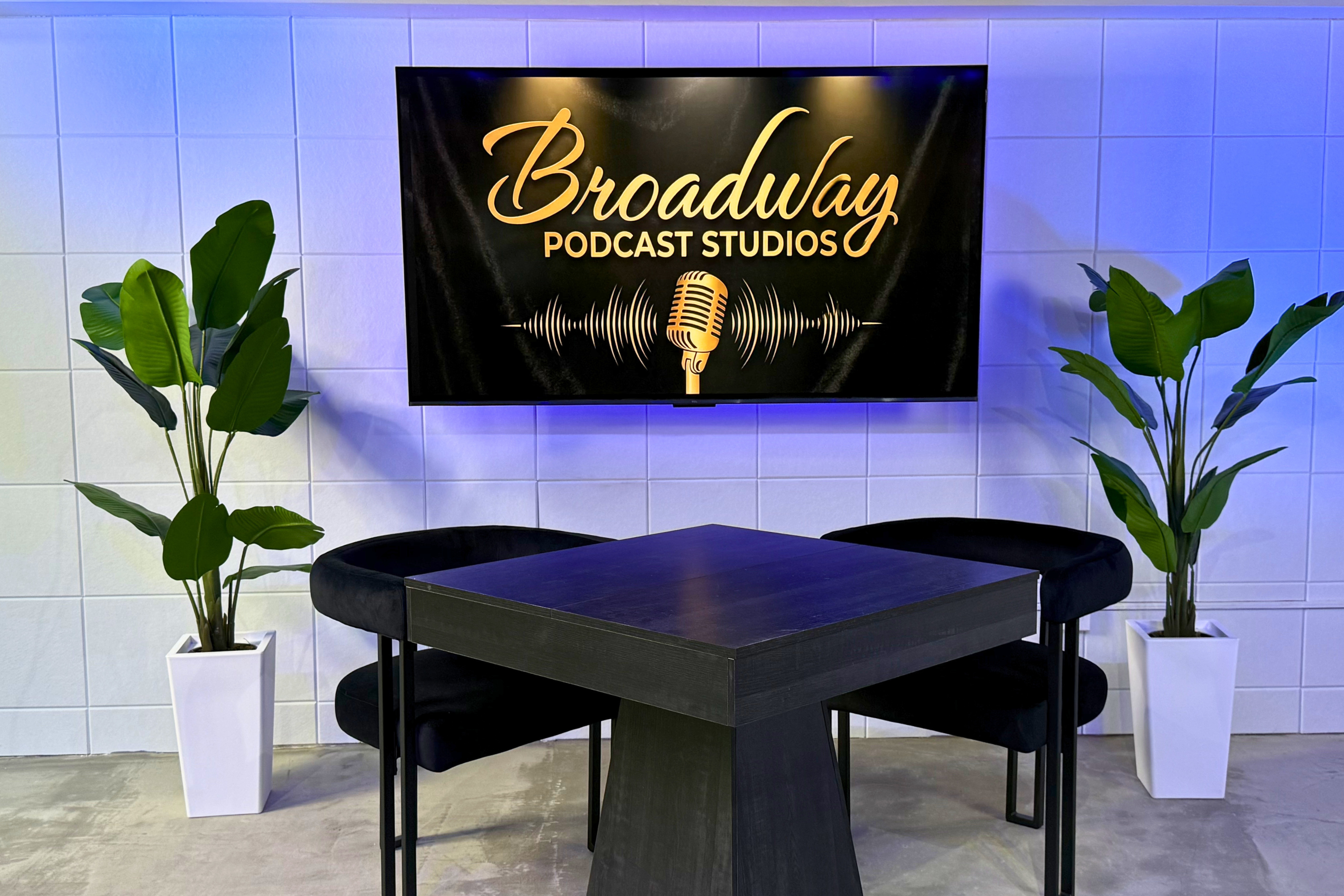 The Minimal Studio — Black-on-Black Podcast Set